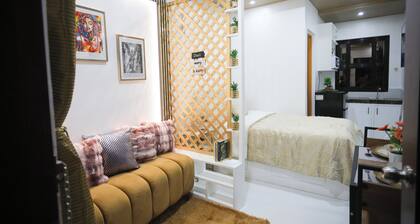 Cozy Room with WiFi & Netflix Heart of Enchanting Naga City