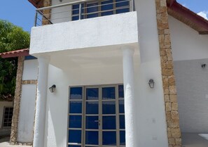 Bagian depan properti