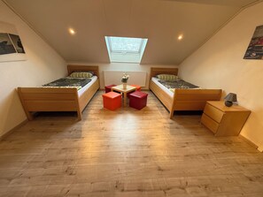 2 bedrooms, free WiFi, bed sheets - Beautiful vacation apartment near Legoland and Peppa Pig Park (Weißenhorn)