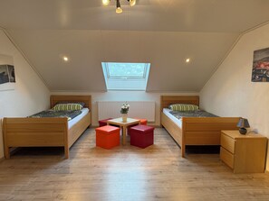 2 bedrooms, free WiFi, bed sheets - Beautiful vacation apartment near Legoland and Peppa Pig Park (Weißenhorn)