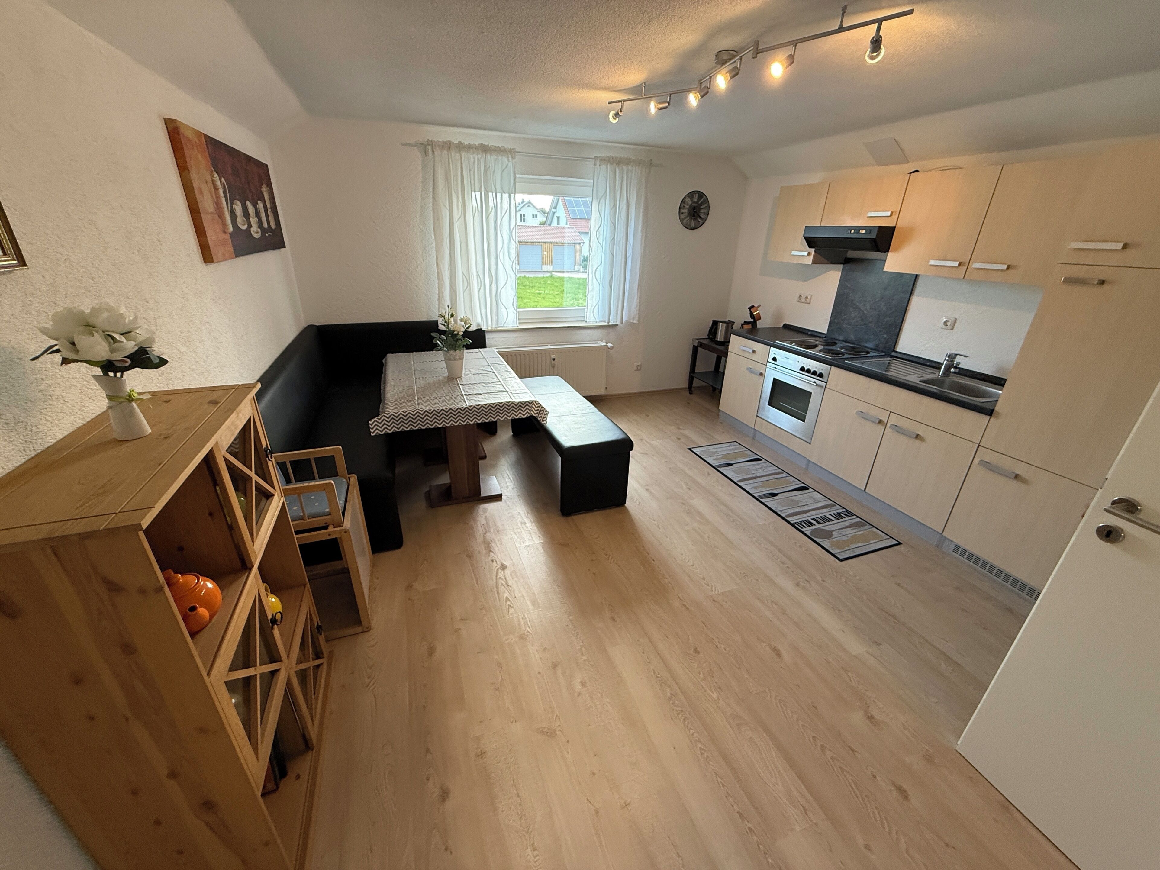 Fridge, oven, stovetop, coffee/tea maker