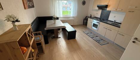 Fridge, oven, stovetop, coffee/tea maker