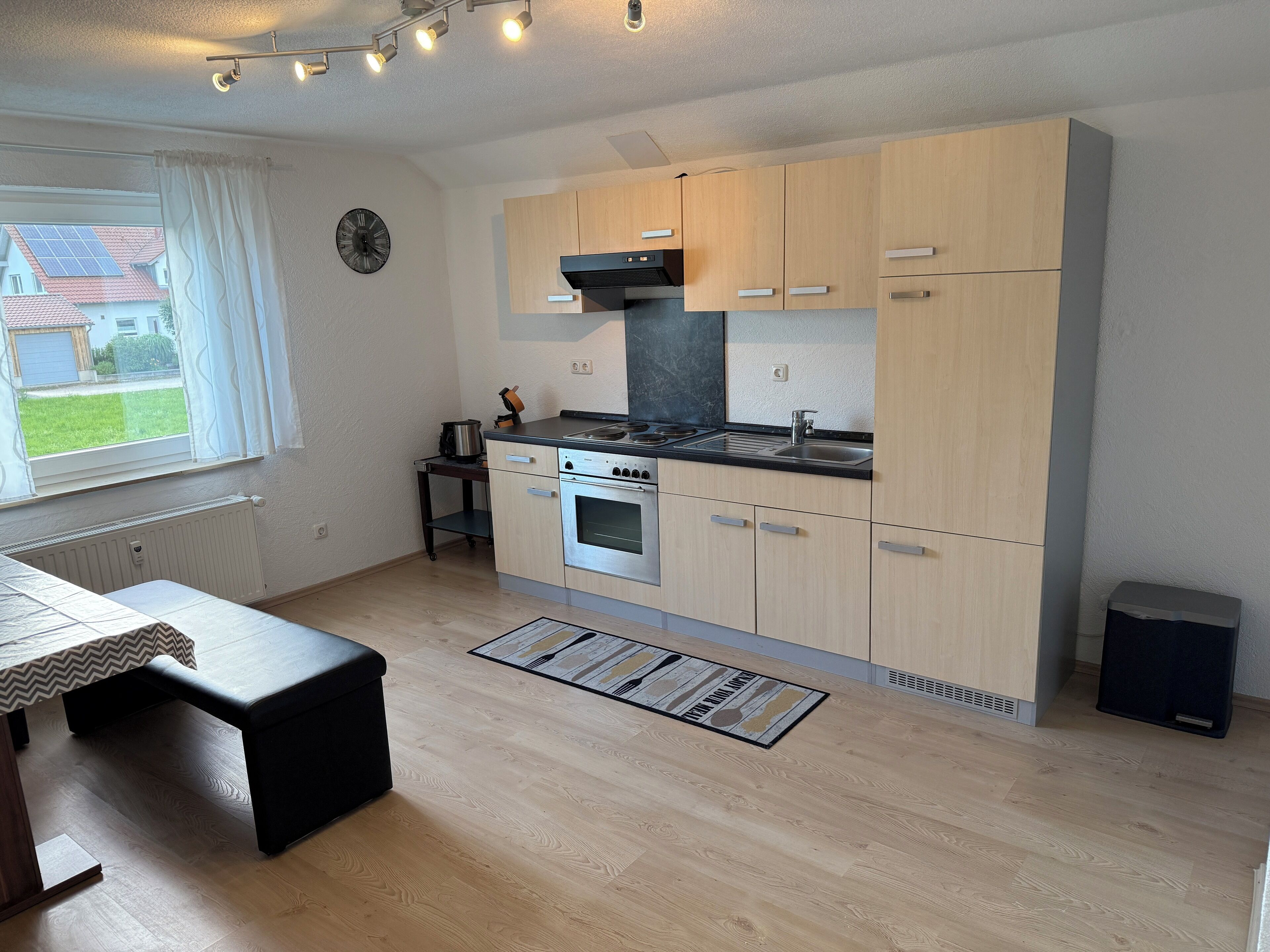 Fridge, oven, stovetop, coffee/tea maker