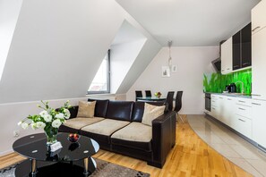 Apartamento conforto, vista para a cidade | Cortinas blackout, quartos à prova de som, ferros/tábuas de passar roupa