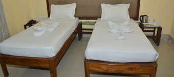 Hotel Golden Anchor Dhamara