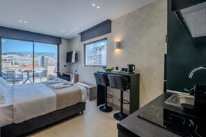 Tirai kedap cahaya, kedap suara, setrika/meja setrika, dan Wi-Fi gratis