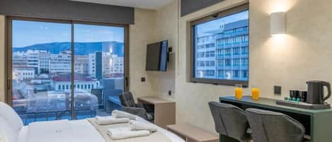 ستائر تعتيم وتجهيزات عازلة للصوت ومكواة/لوح كي وواي فاي مجانًا