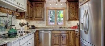 Spacious 5BR Breckenridge Cabin, Game Room, Hot Tub, Minutes to Breck Ski Resort