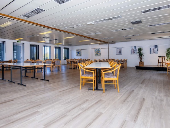 Apartment | Dining