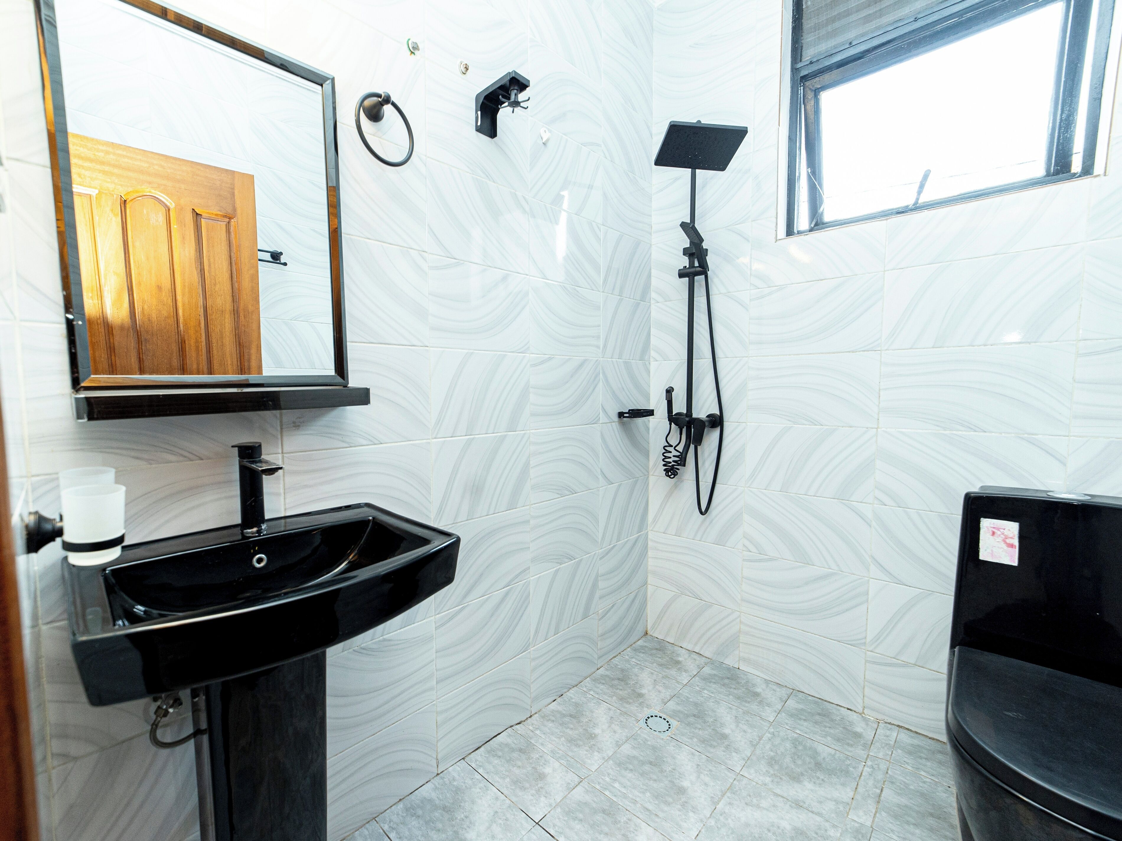 淋浴设施、吹风机、毛巾