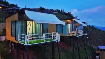 ห้องซิกเนเจอร์, 1 ห้องนอน, วิวภูเขา | โต๊ะทำงาน, Wi-Fi ฟรี