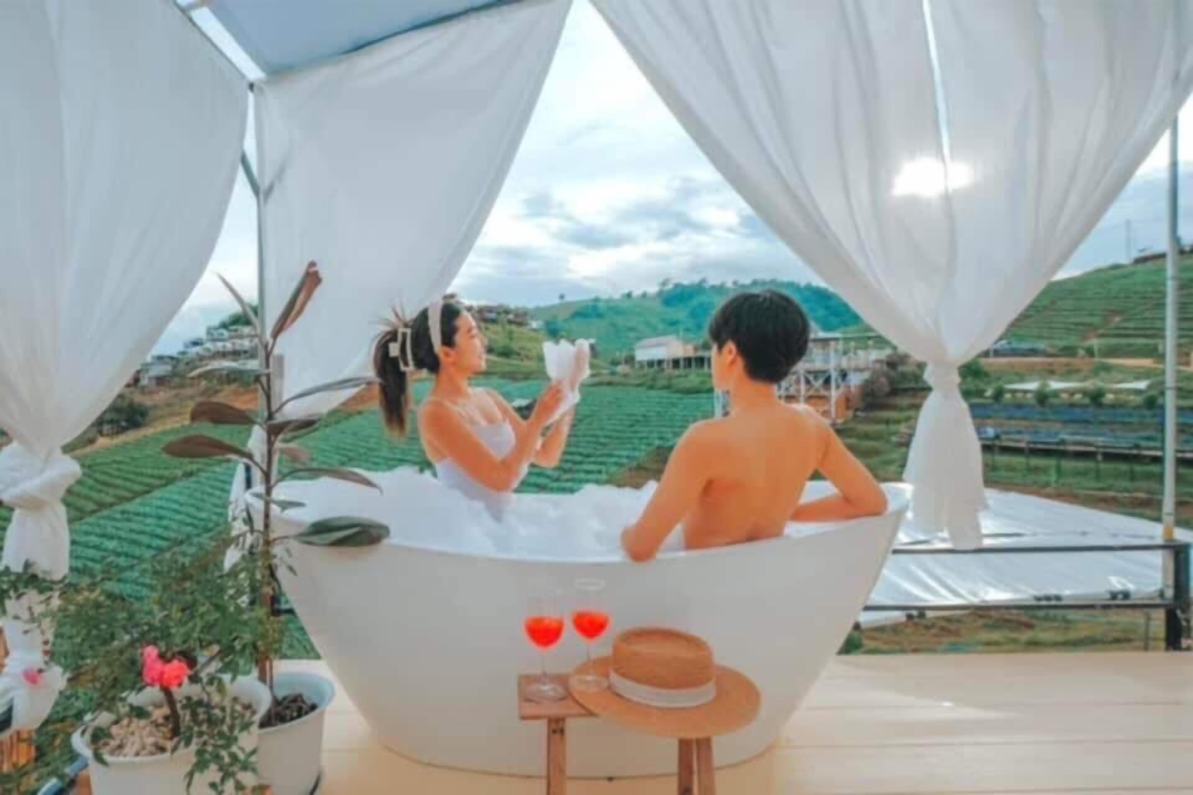 Chambre Supérieure, vue montagne | Salle de bain | Sèche-cheveux, serviettes fournies, savon, shampoing