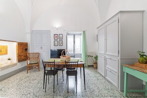 Dining - Romantic Shelter of the 16th Century in the Old Village (Alessano)