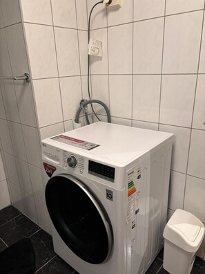 아파트, 침실 2개, 발코니, 정원 전망 | 내부