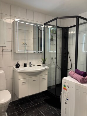 Apartment, 2 Bedrooms, Balcony, Garden View | Bathroom - Bright & Cozy Apartment - Bergen City Center - Walk to Bryggen (Bergen)