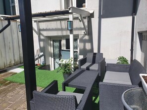 Apartamento, 2 quartos, sacada, vista para o jardim | Terraço/pátio