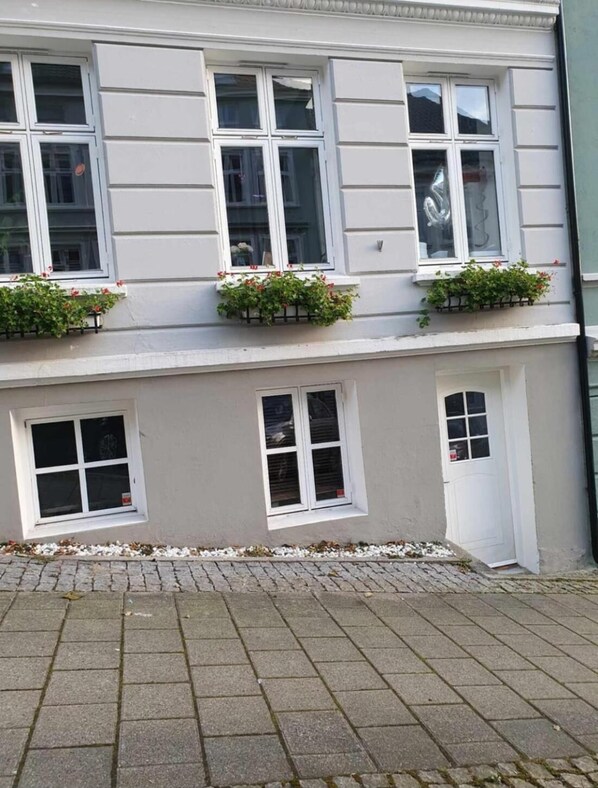 아파트, 침실 2개, 발코니, 정원 전망 | 외부 세부 사진