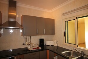 Micro-ondes, four, plaque de cuisson, lave-vaisselle