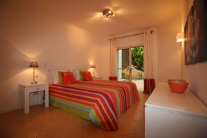 3 habitaciones, tabla de planchar con plancha, wifi y ropa de cama