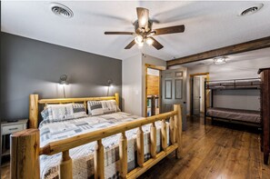 3 bedrooms, desk, travel cot, free WiFi