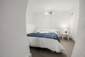 1 室のベッドルーム、アイロン / アイロン台
