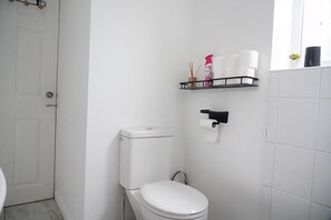 Een douche, handdoeken