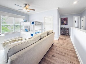 6 bedrooms, desk, iron/ironing board, travel cot