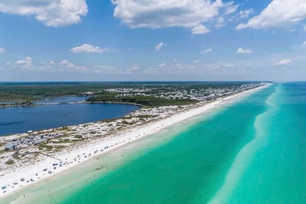 بالقرب من الشاطئ