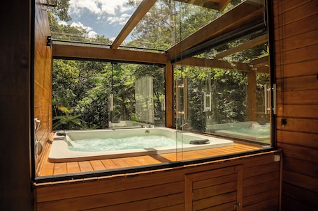 Interior. River Valley Forest House Brazil