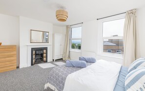 5 chambres, fer et planche à repasser, Wi-Fi, draps fournis