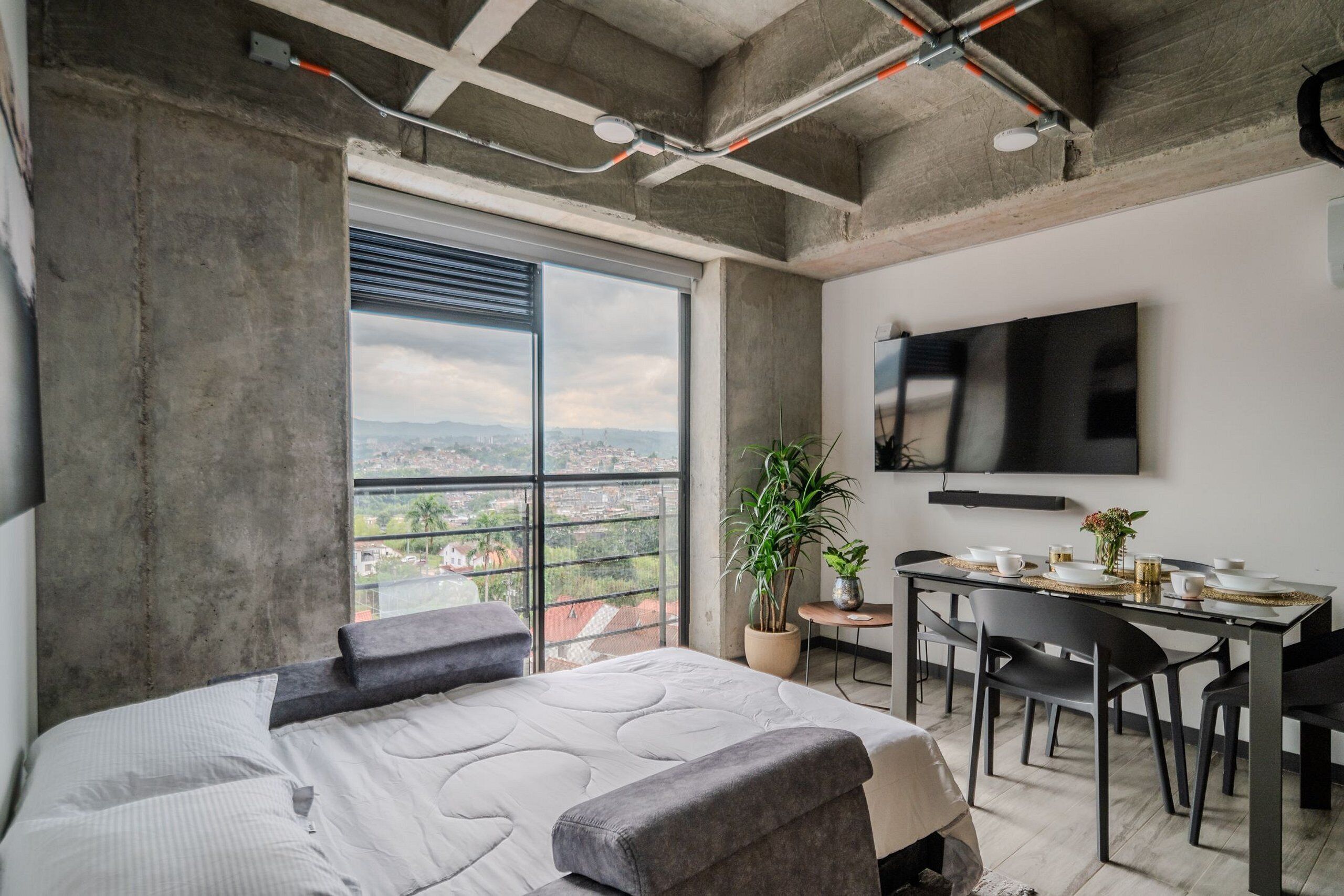 2 bedrooms, iron/ironing board, bed sheets