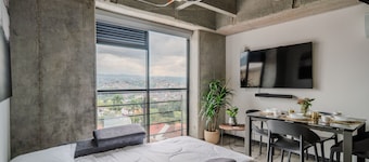 |Ahead| Stylish 2BR near airport with AC