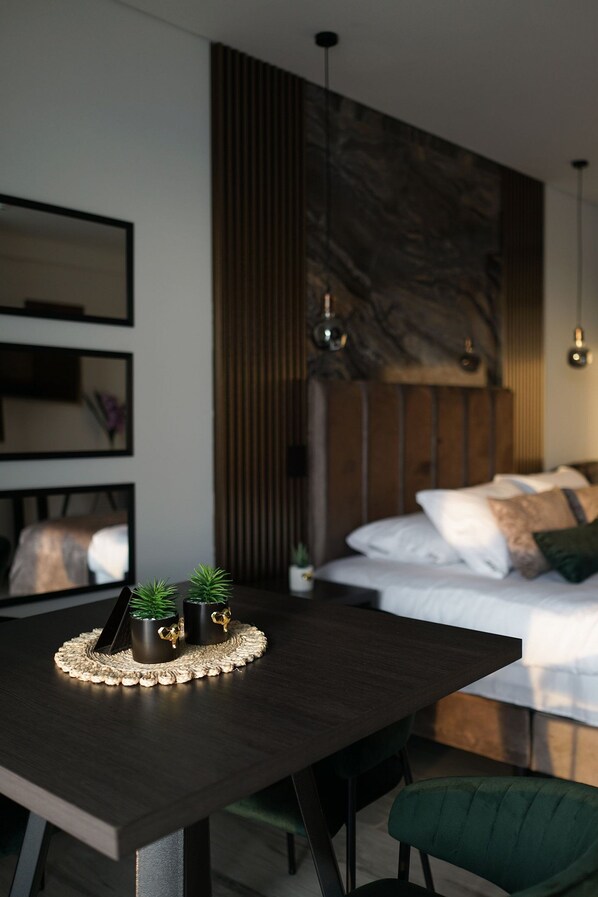 1 chambre, fer et planche à repasser, draps fournis