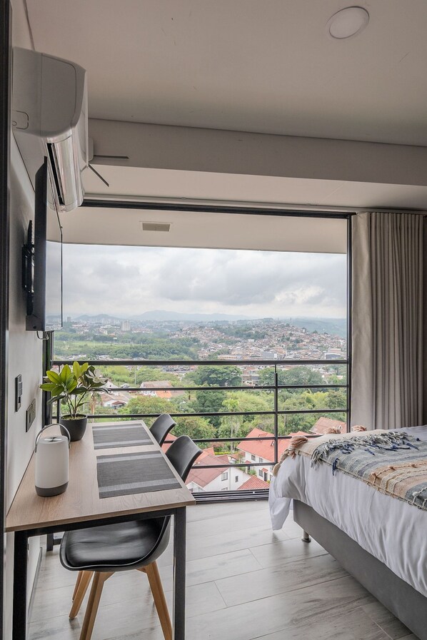 1 chambre, fer et planche à repasser, draps fournis