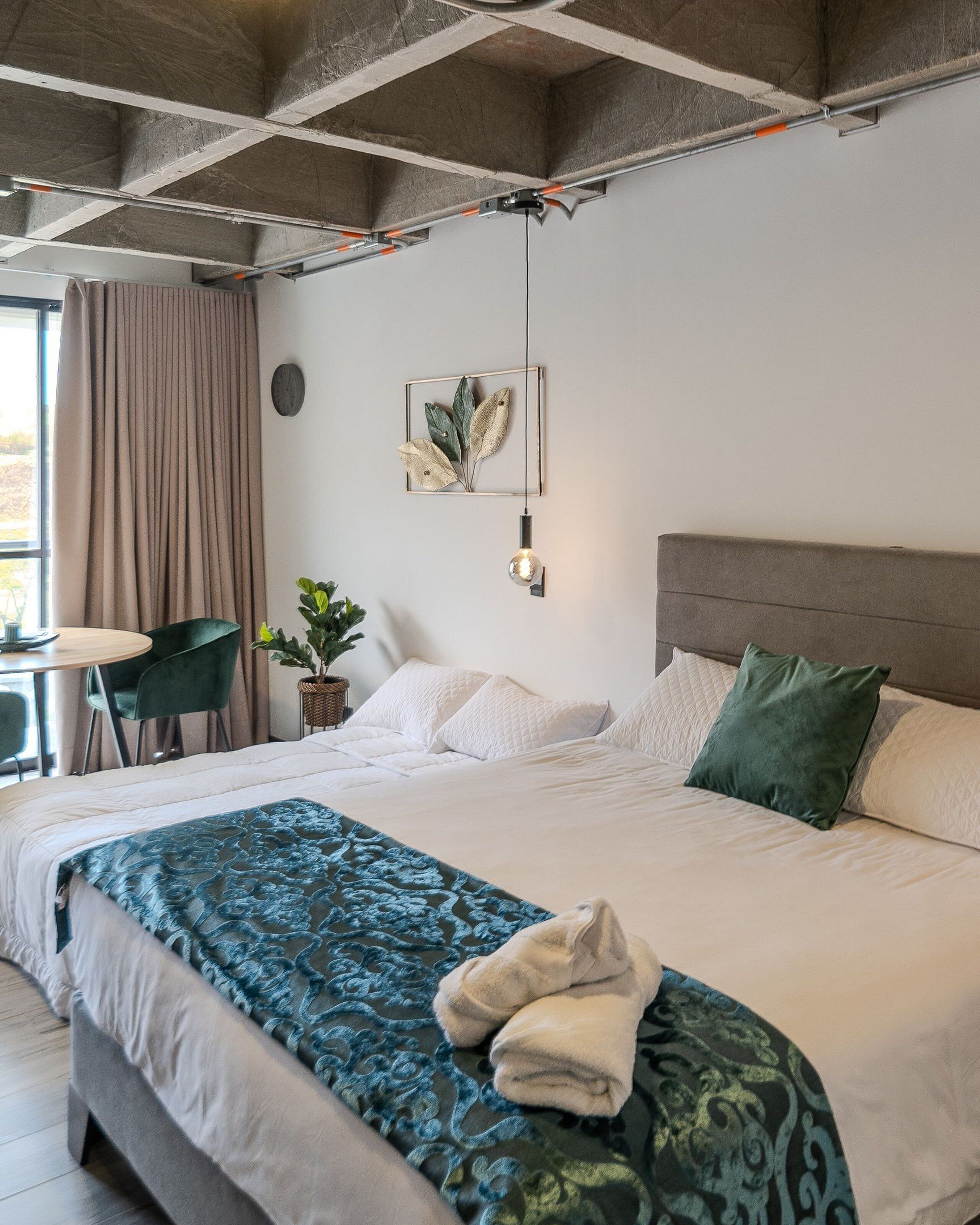 1 chambre, fer et planche à repasser, draps fournis