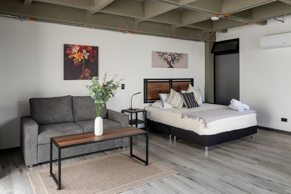 1 bedroom, bed sheets