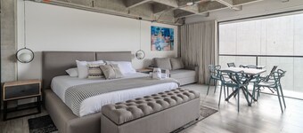 |Ahead| Dazzling Loft with parking + AC