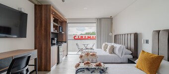 |Ahead| Peaceful Loft with parking and AC