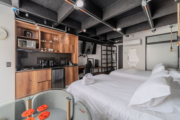 1 chambre, fer et planche à repasser, draps fournis