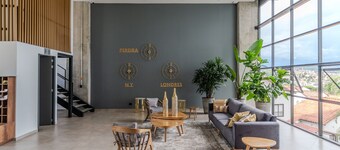 |Ahead| Amplio loft con cama King y parking