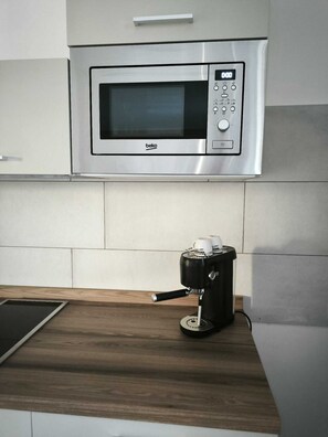 私人廚房 | 電冰箱、微波爐、鍋具/餐盤/廚房用品