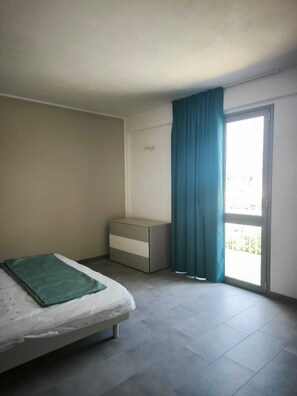 Blackout curtains, soundproofing, iron/ironing board, free WiFi
