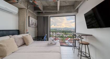 |Ahead| Urban Loft with Queen bed + Parking