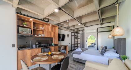 |Ahead| Sensational Loft with Parking and Balcony