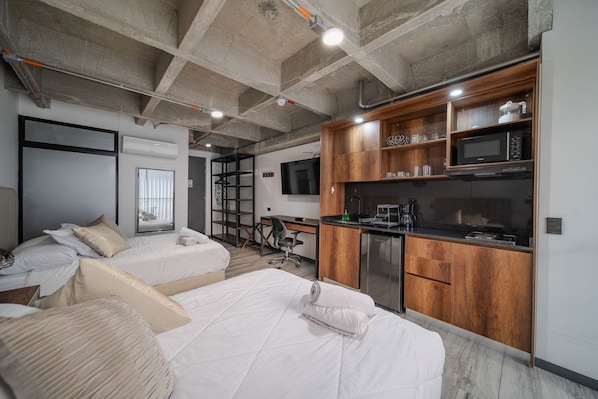 1 chambre, fer et planche à repasser, draps fournis