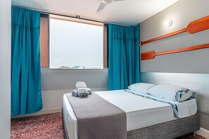 2 chambres, fer et planche à repasser, draps fournis