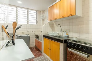 Fridge, microwave, coffee/tea maker, cookware/dishes/utensils