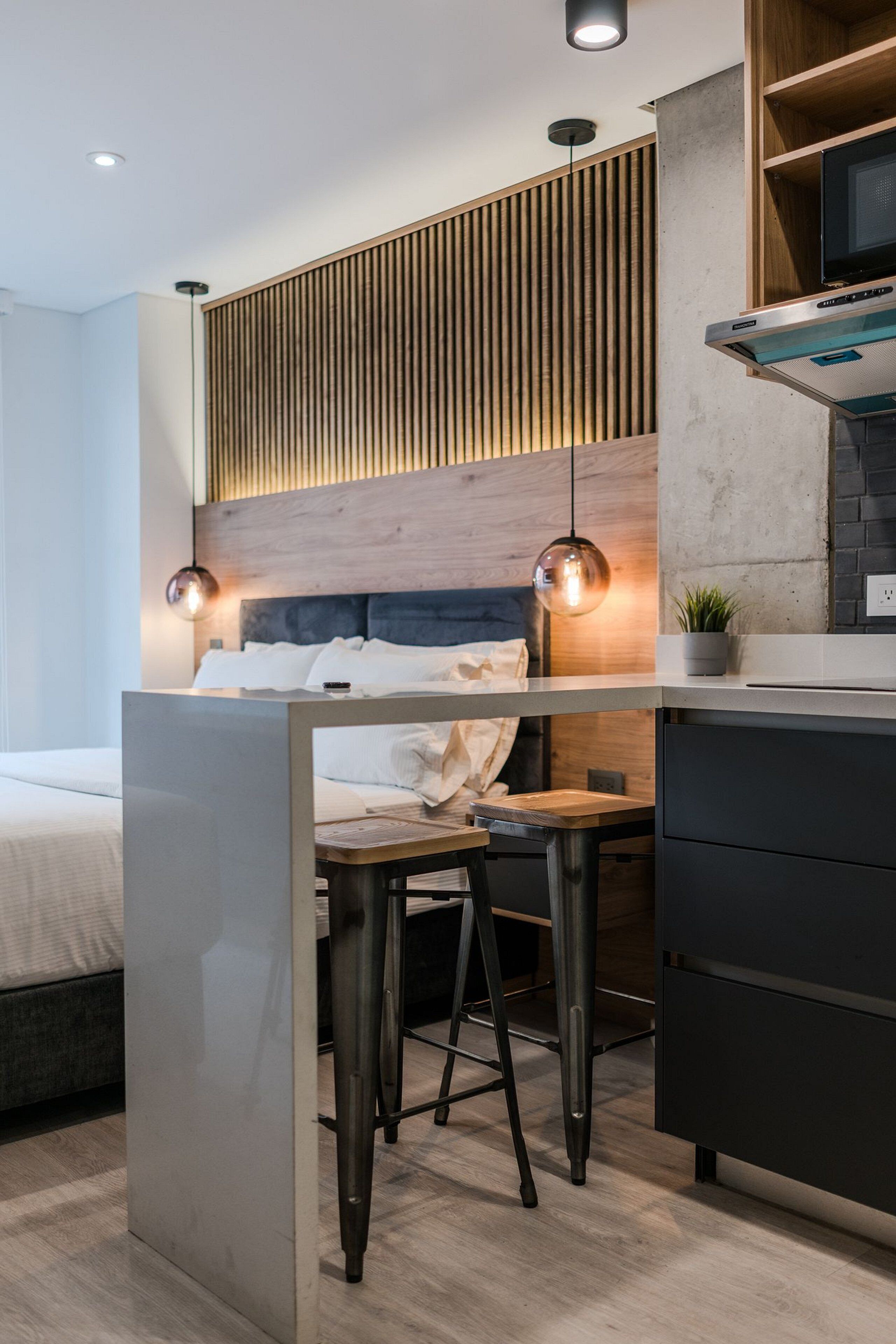 1 camera, ferro/asse da stiro, lenzuola