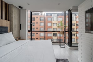1 chambre, fer et planche à repasser, draps fournis
