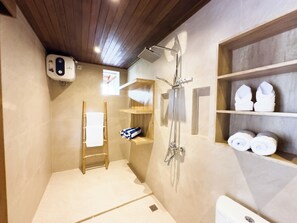 SĂšche-cheveux, serviettes fournies, savon, papier toilette